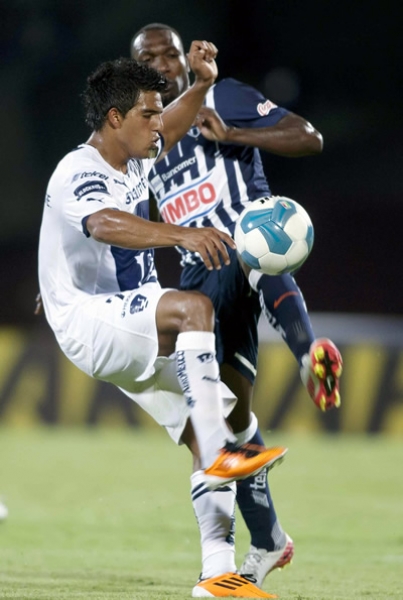 Cortés y Ayoví protagonizaron un buen duelo por la lateral.