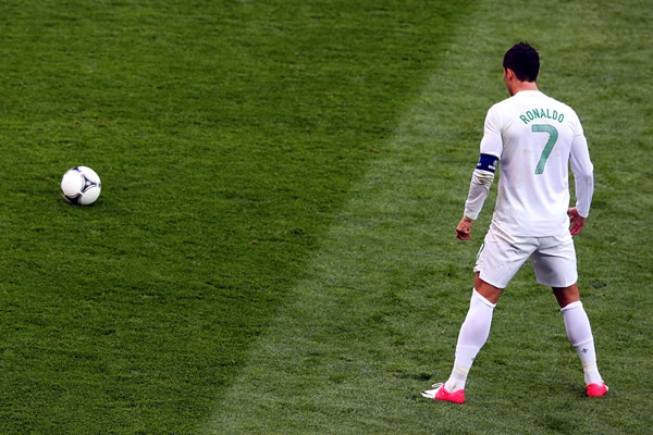 Cristiano Ronaldo buscó el gol por todos lados.