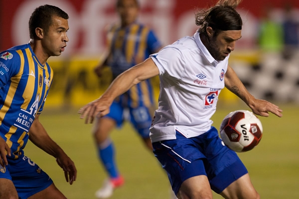 Cruz Azul y San Luis buscaron su primer triunfo.