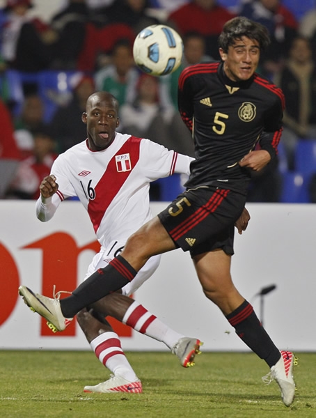 Dárvin Chávez, sólido a la defensa.