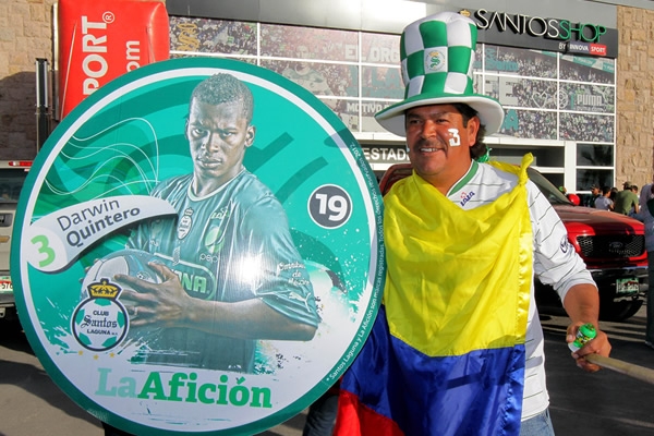 Darwin Quintero es el nuevo ídolo de la afición santista.