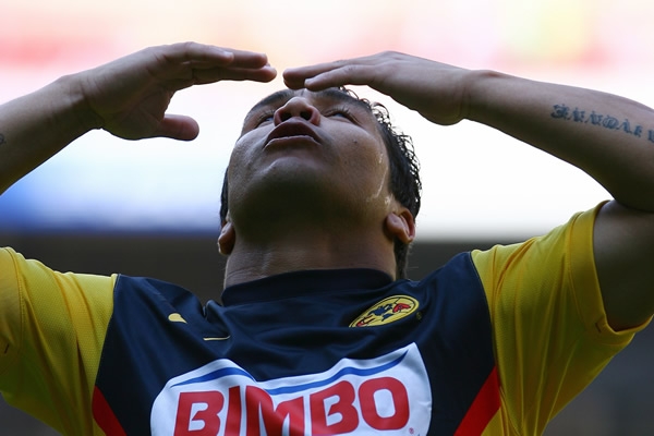 De 2006 a 2010, jugó 115 partidos oficiales con el América.