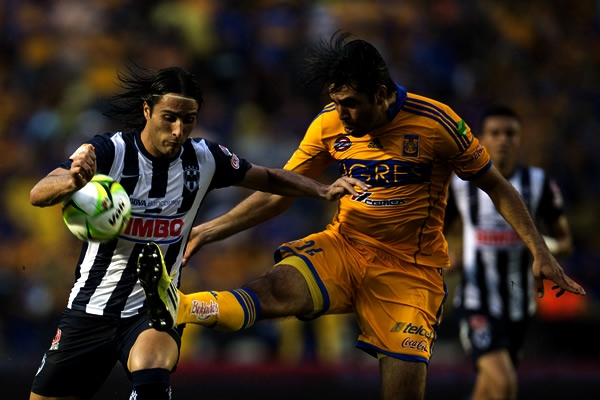 De Nigris salió de cambio por Corona.
