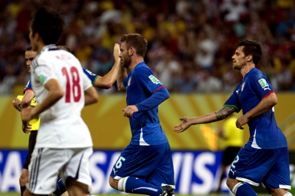 Deniele de Rossi pone el gol del descuento antes del descanso.