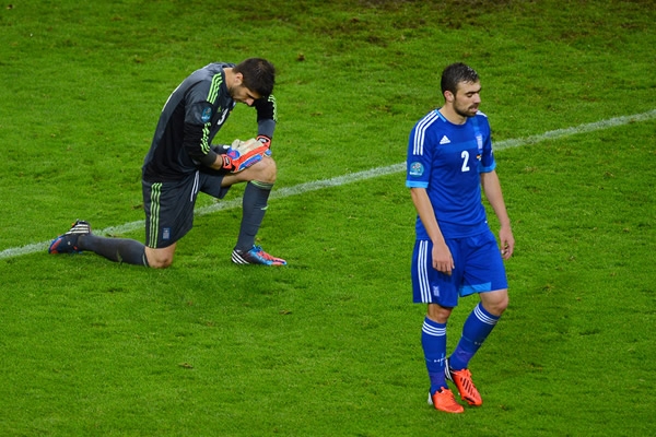 Desánimo entre los griegos por la derrota ante Alemania.