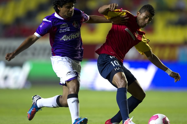 Desde los primeros minutos, Rojas fue de los más ofensivos.
