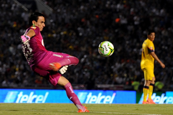 Despeje de Juan de Dios Ibarra.