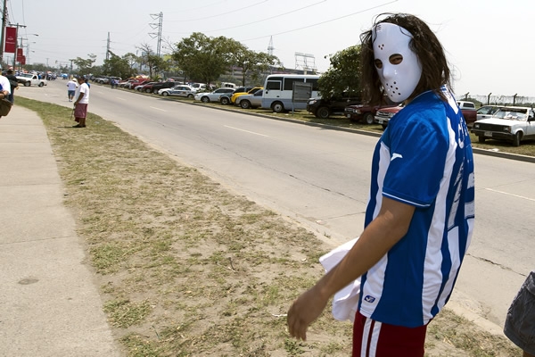 Despidamos al fantasma.