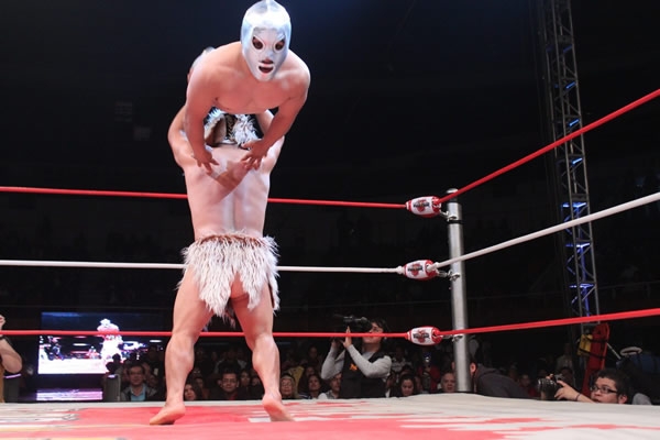 Difícil noche para el Hijo del Santo.