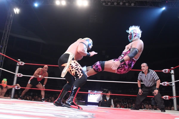 Difícil noche para el Hijo del Santo.