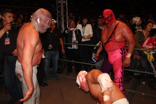 Difícil noche para el Hijo del Santo.