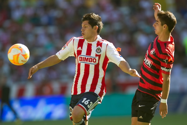 Disparos de larga distancia son el arma letal de las Chivas.
