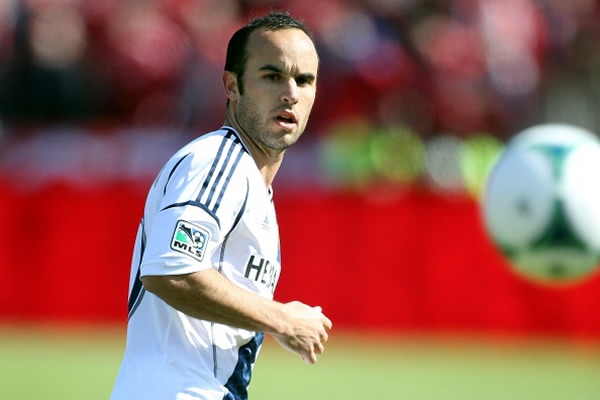 Donovan no inicia de titular, pero ya esta en actividad.
