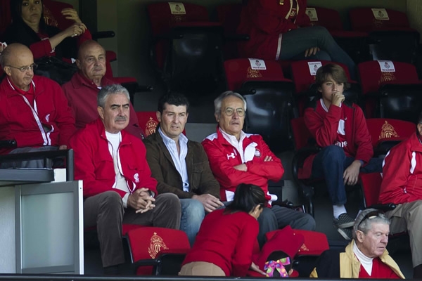 El DT Nacional, De la Torre, en el palco del Nemesio Diez.