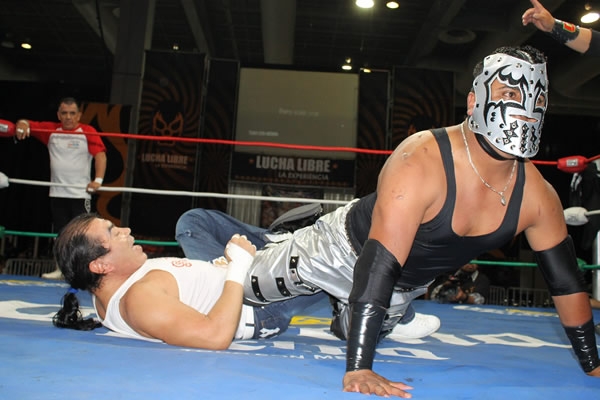 DTU se presentó en Lucha Libre: La Experiencia.