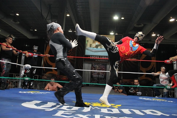 DTU se presentó en Lucha Libre: La Experiencia.