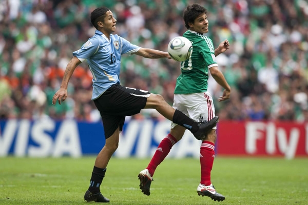 Dura lucha en el Azteca