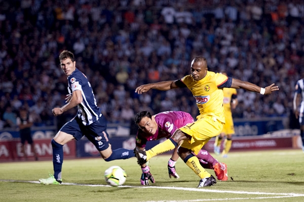 Efectivo control de balón.