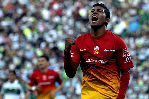 Un efusivo Rojas suma un gol más en el poderío de Morelia.