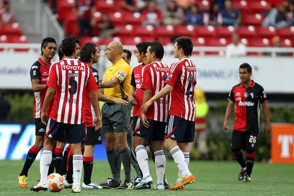 El árbitro Mauricio Morales controló bien todas las acciones.