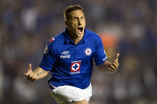 El argentino pone la eliminatoria en favor de los cementeros.