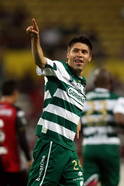 El atacante santista se destapó con dos anotaciones en la noche.