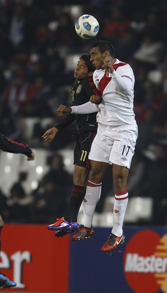 El balón se disputó duro.