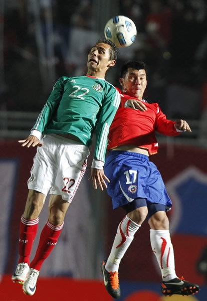 El balón se disputó por tierra y por aire.