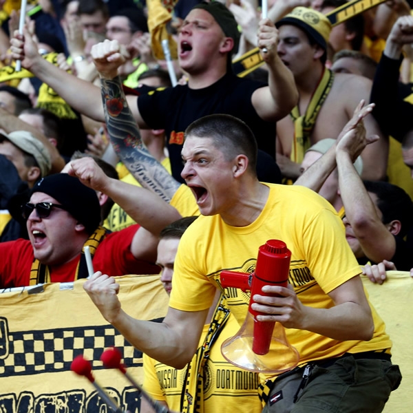 El Borussia deja sentir sus emociones en las tribunas.