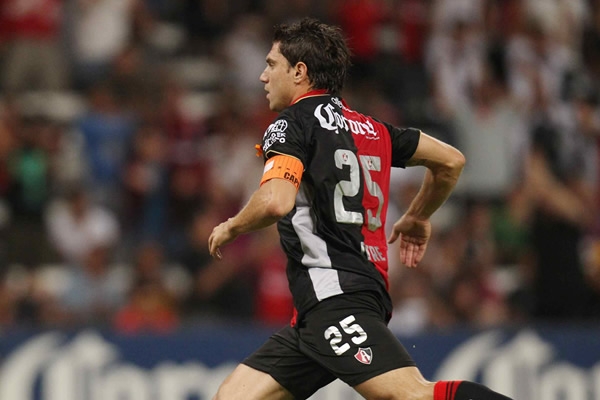 El capitán Leandro Cufré descontaba por los Zorros.