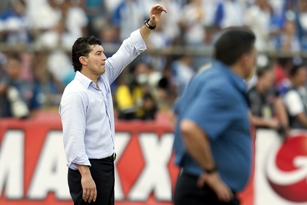 El Chepo anima a su equipo.