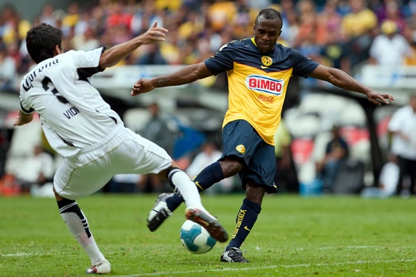 El Chucho fue un peligro constante para la defensa rojinegra.