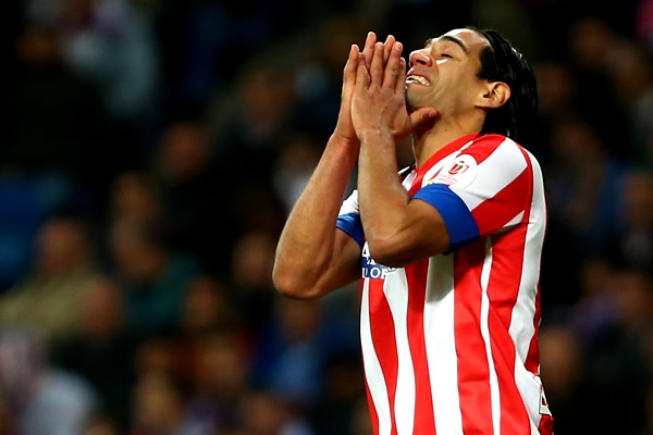 El colombiano quiere que termine pronto el partido.