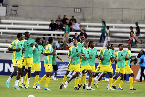 El conjunto caribeño calentando previo al enfrentamiento.