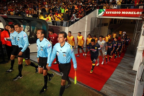 El Cuerpo Arbitral del duelo de Cuartos de Final.