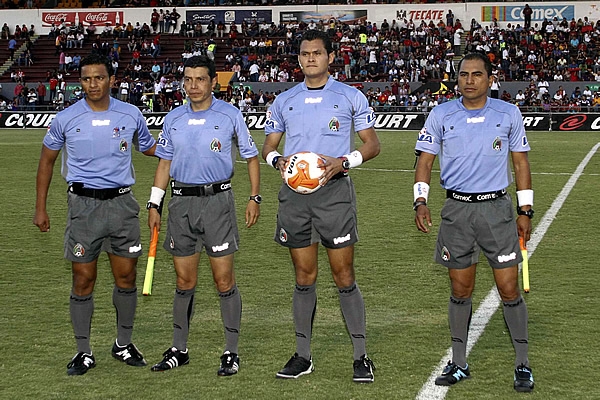 El cuerpo arbitral, lidereado por Jorge Pérez.