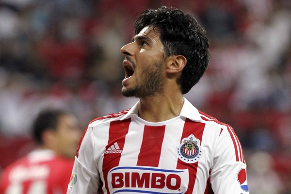 El 7 de Chivas lamentaba una falla.
