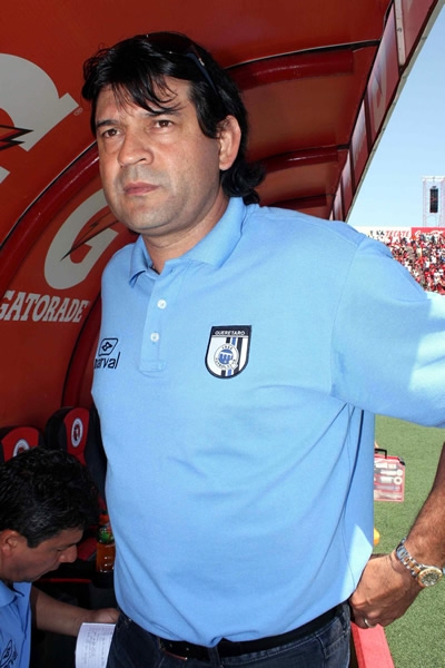 El DT de los Gallos, José Saturnino Cardozo.