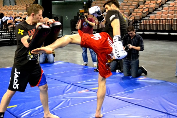 El entrnemaienrto del UFC 143.