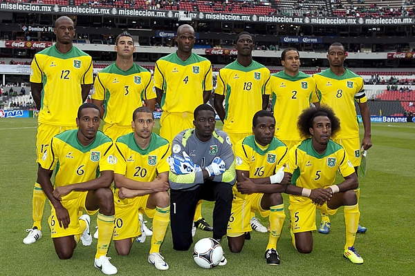 El equipo de Guyana en su primera visita al Azteca.