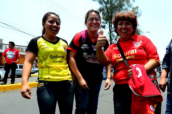 El estadio apenas se anda llenando.