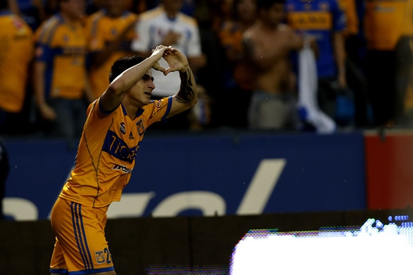 El festejo de Danilinho duró poco, lo expulsaron.