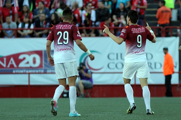 El festejo de los tres puntos que consiguió la Monarquía.