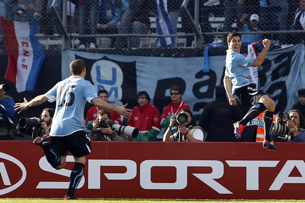 El festejo del charrúa fue por más efusivo.