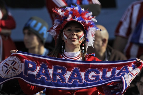 El frío no impidió el apoyo guaraní.