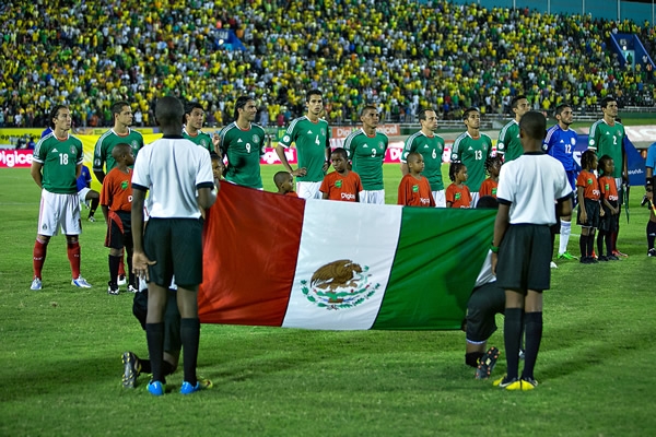 El Himno Nacional se escuchó con respeto.