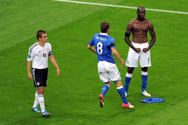 El 9 italiano celebra a sumanero el 2-0 sobre Alemania.