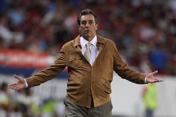 El Jefe Boy se queja con sus jugadores ante las anotaciones de Toluca.