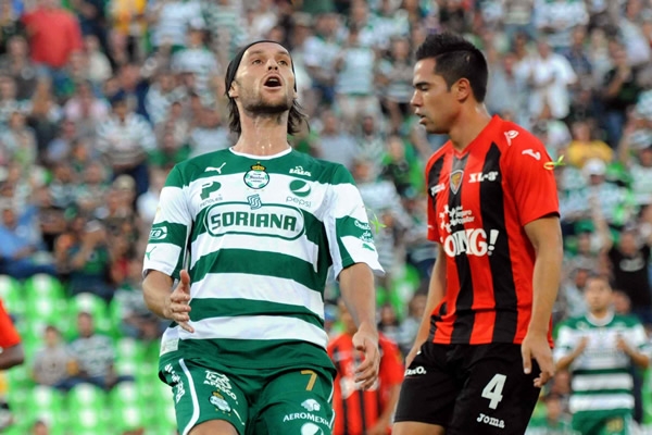 El lamento del Seleccionado Nacional por un remate desviado.
