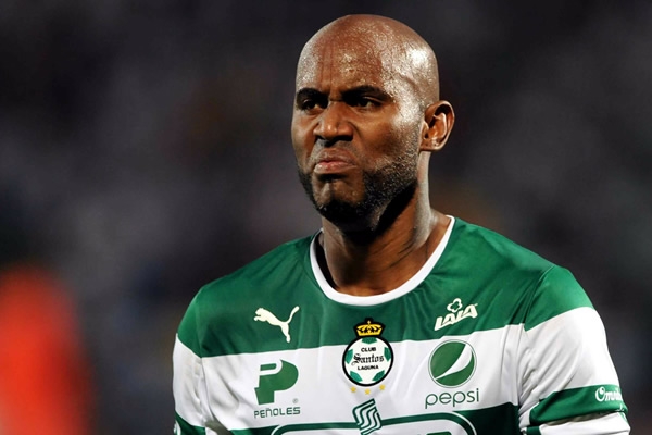 El panameño Felipe Baloy se recuperó y jugó una gran segunda parte.